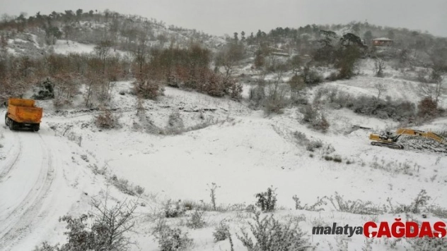 Sındırgı'nın yüksek kesimleri karla kaplandı