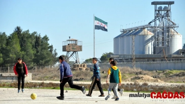 Sınırın sıfır noktasında yazdan kalma bir gün yaşanıyor