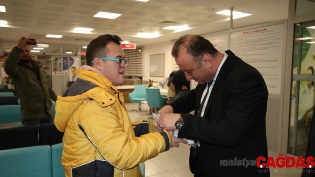 Sinop Belediye Başkanı Ayhan'dan yılbaşında çalışanlara ziyaret