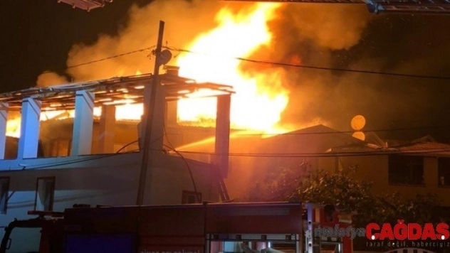 Sinop'ta bir ev alevlere teslim oldu