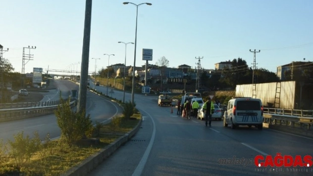 Sinop'ta otomobil refüje çarptı: 1 yaralı