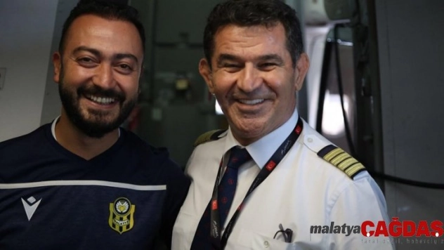 Sırbistan'a giden uçağın Malatyalı pilotundan alkış alan anons