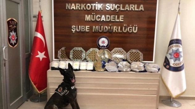 dama tahtalarının arasından uyuşturucu çıktı