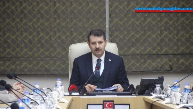 Sivas'a inmesi beklenen Umre yolcularını taşıyan uçak Isparta'ya yönlendirildi