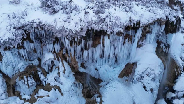 Sivas'ın Kardeniz'i beyaza büründü
