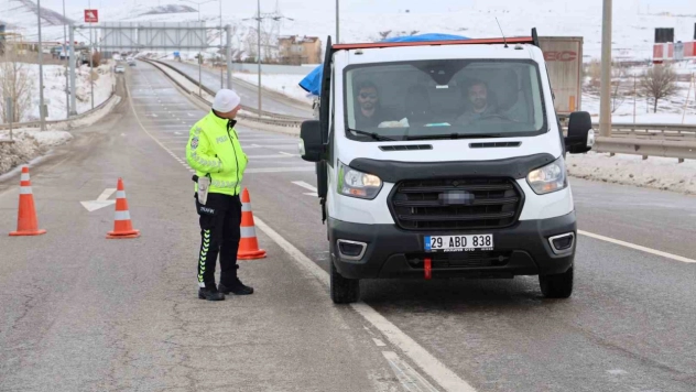 Sivas-Kayseri kara yolu araç ulaşımına kapatıldı