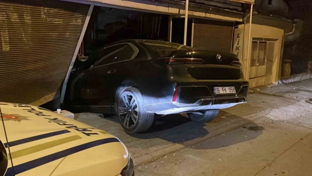 Sürücü, markete girdi