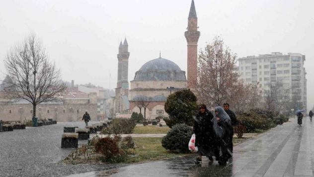 Sivas'ta kar yağışı etkili oldu