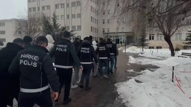 Sivas'ta zehir tacirlerine operasyon: 7 kişi tutuklandı