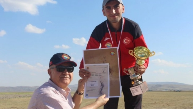 Sivaslı sporcu, model uçakta birinci oldu