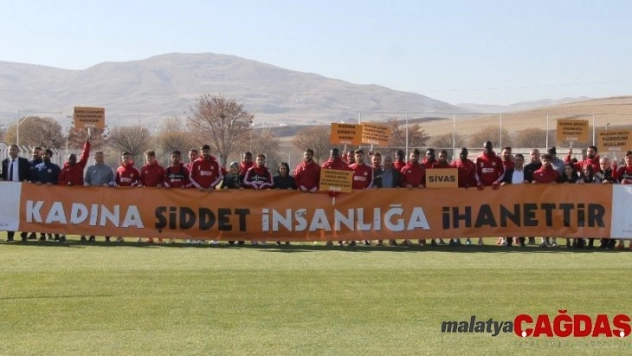 Sivasspor 'Kadına şiddete hayır' dedi
