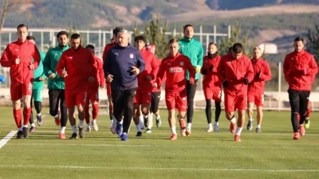 Sivasspor'da Başakşehir maçı hazırlıkları başladı