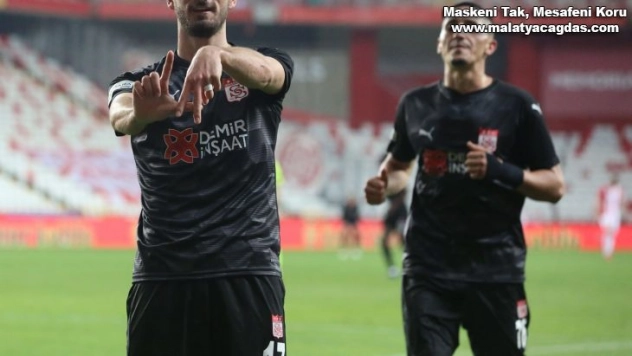 Sivasspor'da Erdoğan Yeşilyurt, gol sayısını 3 yaptı