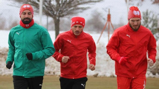 Sivasspor'da hazırlıklar ara vermeden sürüyor