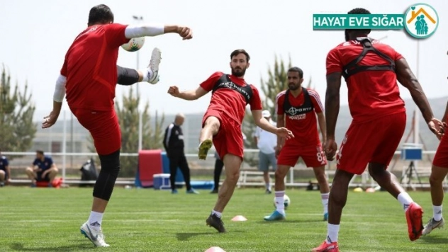 Sivasspor'da tedbirli idman devam ediyor