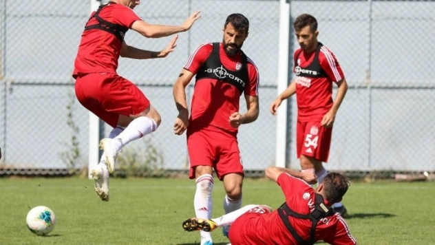 Sivasspor'da Trabzonspor mesaisi devam ediyor