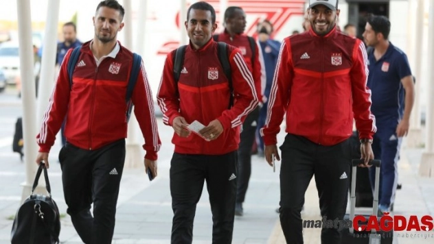 Sivasspor, Galatasaray maçı için İstanbul'a gitti