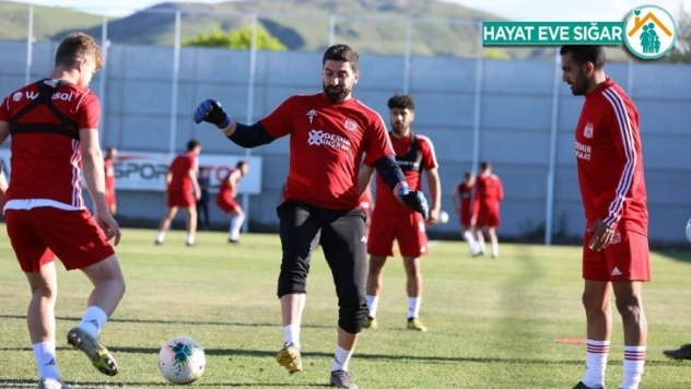 Sivasspor günü çift idmanla tamamladı