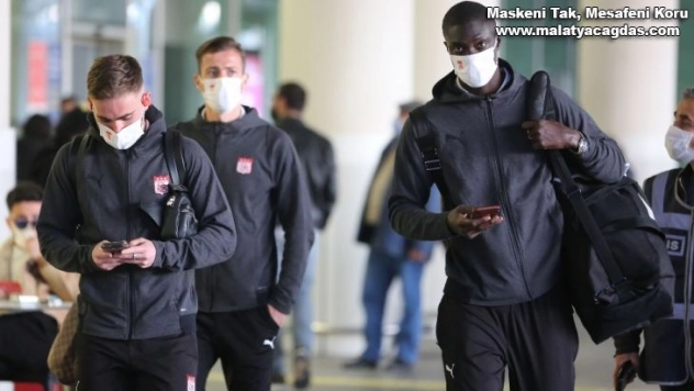 Sivasspor, İzmir'e ulaştı