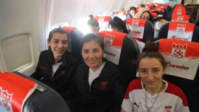 Sivasspor Kadın Futbol Takımı, İzmir'e gitti