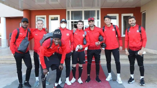 Sivasspor kafilesi Alanya'ya ulaştı