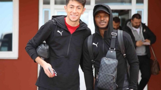Sivasspor kafilesi Antalya'ya ulaştı