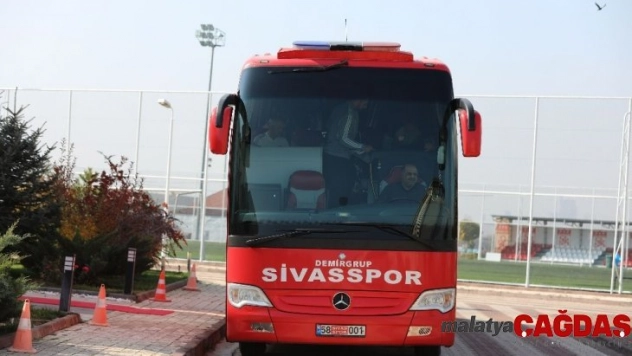 Sivasspor kupa maçı için Ankara'ya gitti