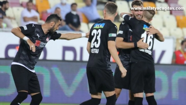 Sivasspor ligdeki ilk galibiyetini aldı