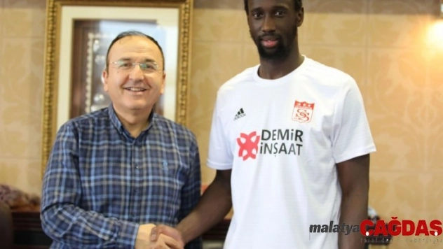 Sivasspor, Samba Camara'yı kadrosuna kattı