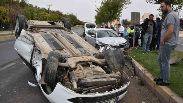 Siverek'te otomobiller çarpıştı: 1 yaralı