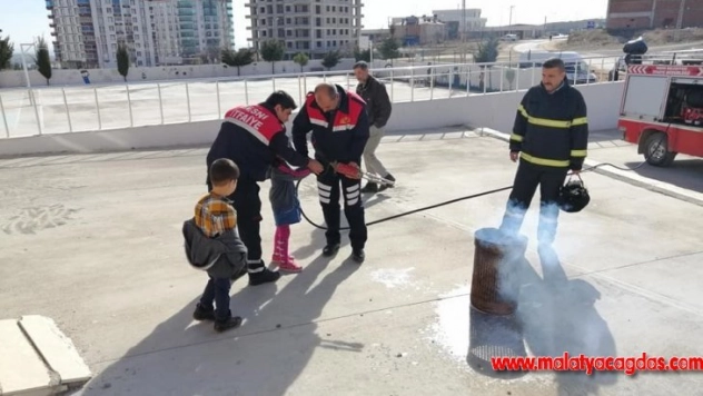 Sivil Savunma Gününde itfaiyeden yangın tatbikatı