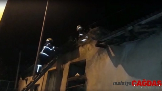 Soba bacasındaki tıkanıklık nedeniyle çıkan yangın korkuttu