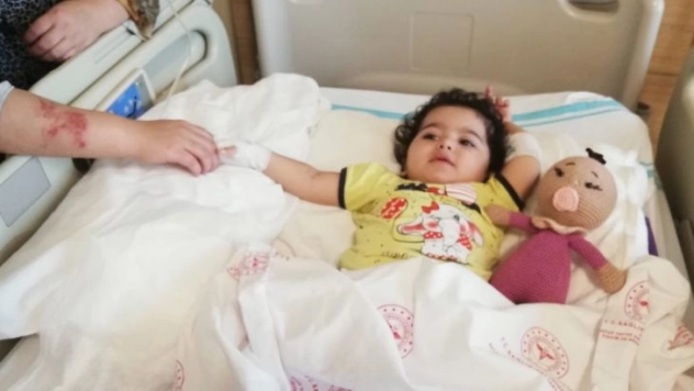 Sobadan devrilen çaydanlık minik Eslem'i yaktı
