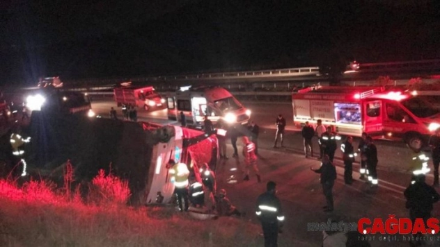 Şoför kalp krizi geçirdi, yolcu otobüsü devrildi: 27 yaralı