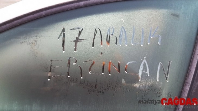 Soğuk hava araç camlarını dondurdu