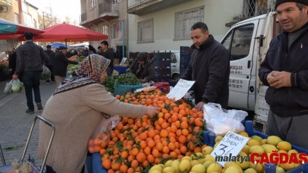 Soğuk havalar Denizli'de pazar tezgahlarını olumsuz etkiledi