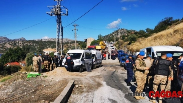Söğüt'te yıkım ertelendi, ekipler Bozburun'a yöneldi