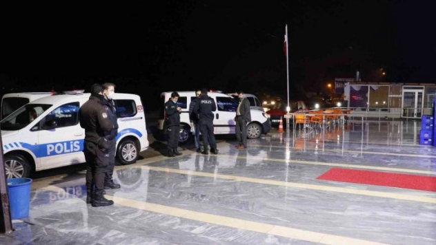 Sokak ortasında 5 yerinden vurulan genç kaldırıldığı hastanede öldü