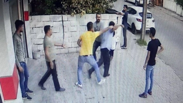 Sokak ortasında kocadan hamile eşine şiddet iddiası