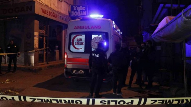 Sokakta tabancayla vurulmuş halde bulunan kişi öldü