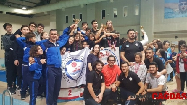 Söke Yüzme Gençlik ve Spor Kulübü Takımı il ikincisi oldu