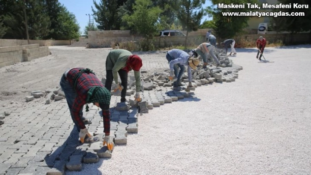 Sökülen eski parke taşları yeniden değerlendiriliyor