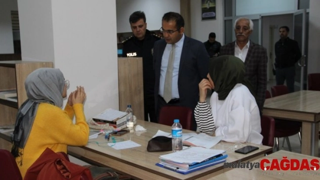 Solhan'da örnek çalışma kurum müdürleri, kütüphane nöbeti tutuyor