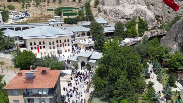 Somuncu Baba Külliyesi inanç turizmi için misafirlerini ağırlıyor