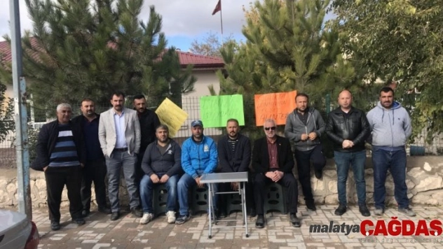 Son iki kişi için süren oturma eylemi