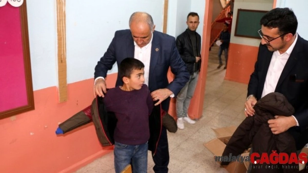 Sosyal Sorumluluk Projesi ile çocuklar güldürüldü