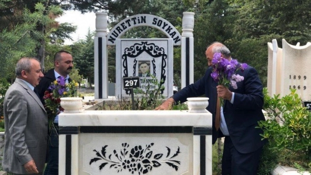 Soykan ölümünün 10. yılında mezarı başında anıldı