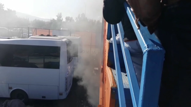 Soyunma odasında yangın çıktı, futbolcular sahada kaldı