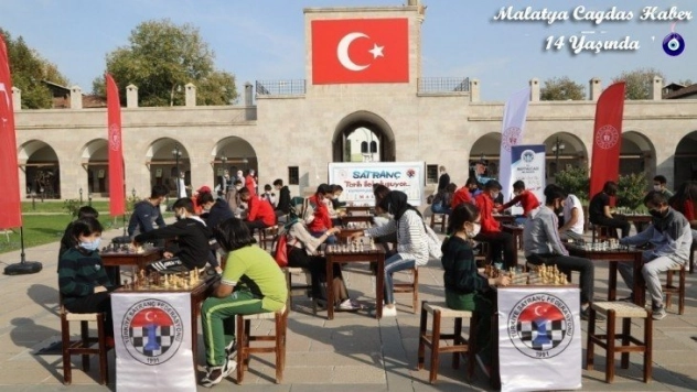 Sporcular Battalgazi'nin tarihi mekanlarında buluştu