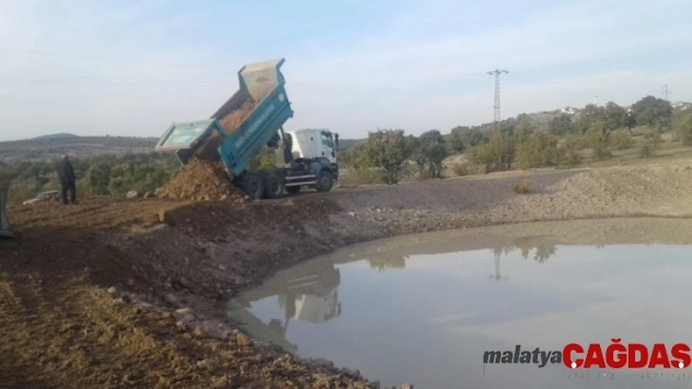 Su kaçıran gölet yenilendi
